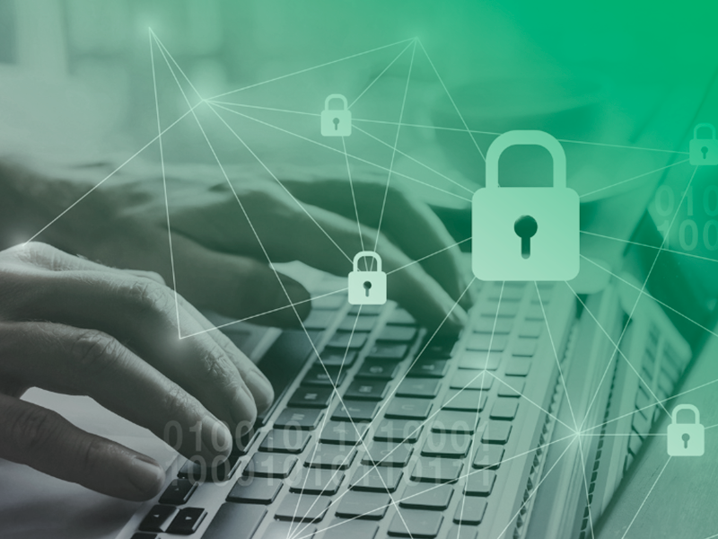 verifact-unica-solucao-capaz-de-prevenir-fraudes homem digitando no notebook