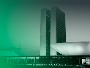 A imagem mostra a sede do Senado Federal, em Brasília-DF.